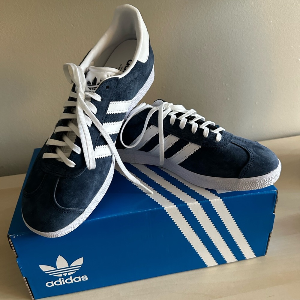 Adidas Navy Gazelle Sneaker